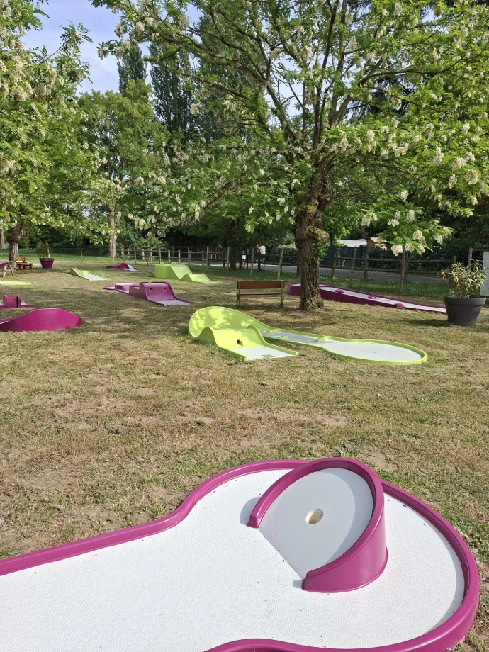 18-hole Mini-Golf