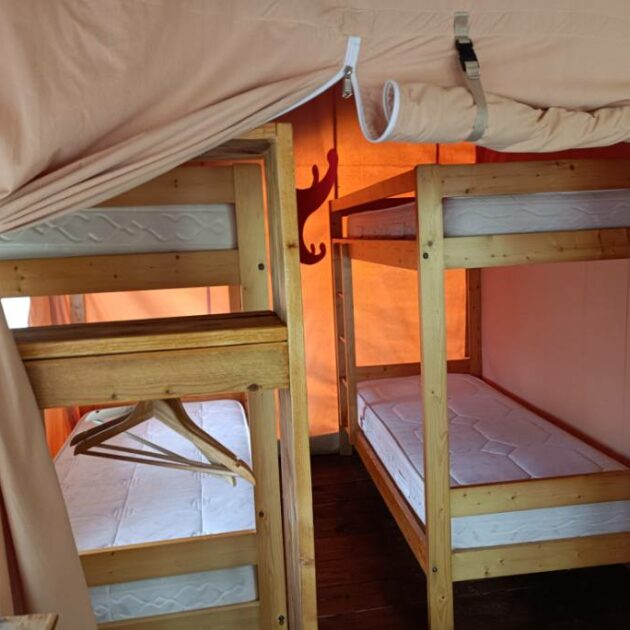 camping l'isle aux moulins tente safari lits superposés